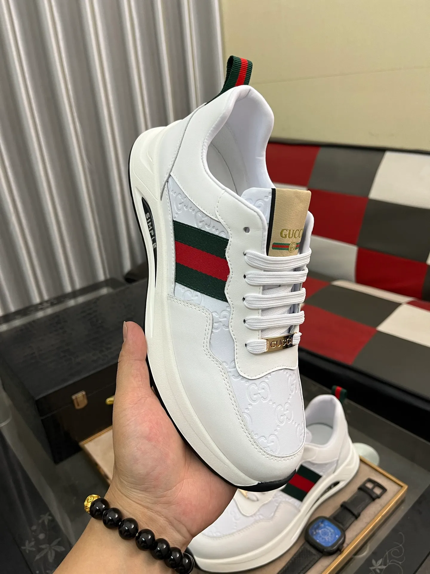 Men's shoes💰420⌚️⌚️[GUCCI] Gucci men's casual shoes are absolutely popular🔥The ultimate matching item for trendy men! The charm of super texture is unstoppable. This is the main recommendation. The upper is made of high-quality cowhide, with pig lining feet and wear-resistant rubber sole. It is noble and elegant! Extremely comfortable🎁🎁You can be as handsome as you want💪 Size 38-44! 2️⃣colors available